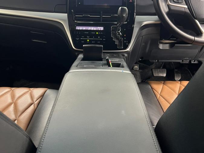 Estima Hybrid Areas 2.4 - Image 8