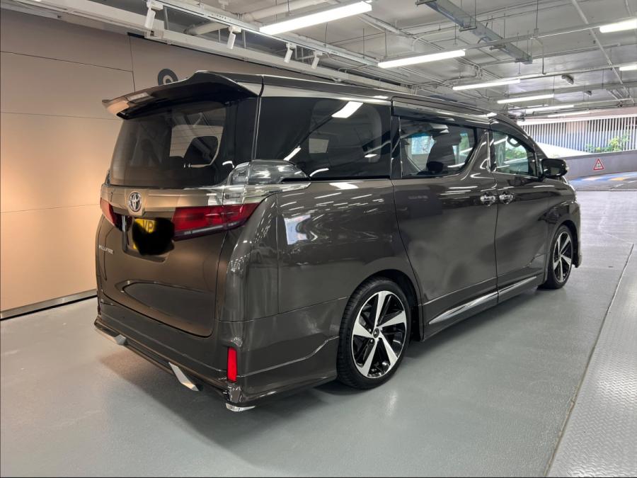 Vellfire 2.5 facelift (8 Seaters) - Image 2