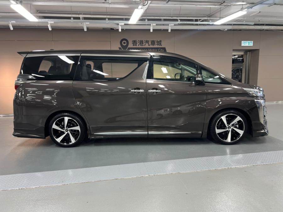 Vellfire 2.5 facelift (8 Seaters) - Image 3
