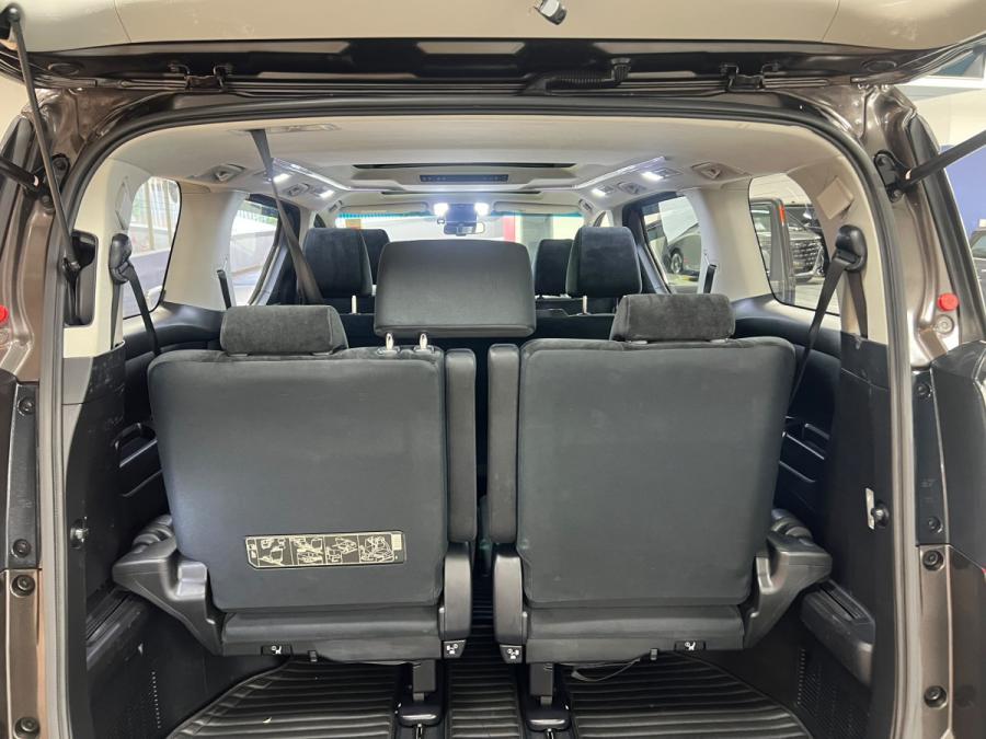 Vellfire 2.5 facelift (8 Seaters) - Image 7