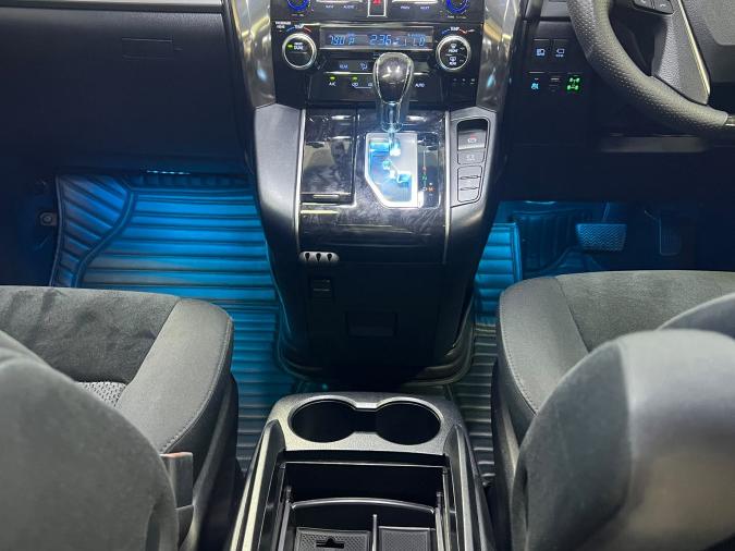 Vellfire 2.5 facelift (8 Seaters) - Image 9