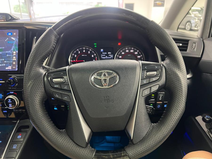 Vellfire 2.5 facelift (8 Seaters) - Image 8