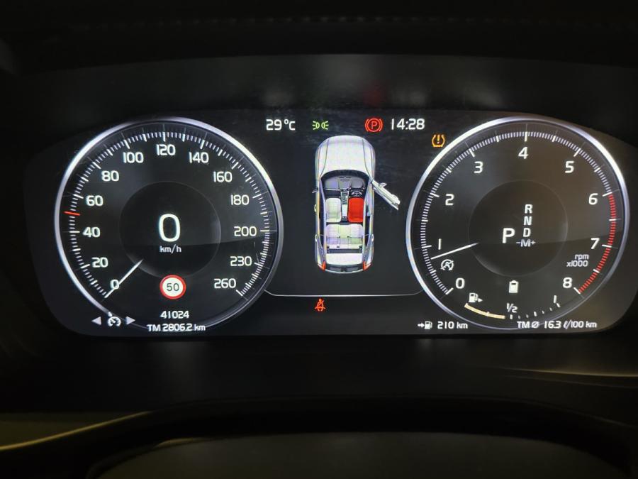 XC 40 B4 MOMENTUM - Image 8