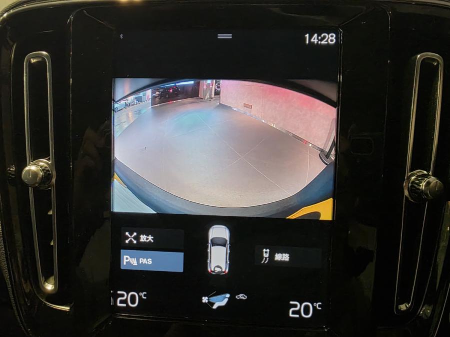 XC 40 B4 MOMENTUM - Image 9