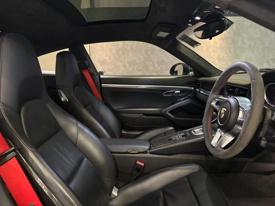 911 Carrera 4S Coupe - Image 10