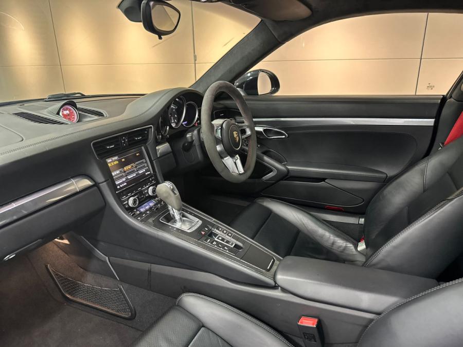 911 Carrera 4S Coupe - Image 12