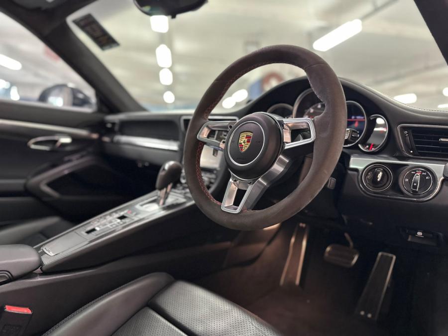 911 Carrera 4S Coupe - Image 7