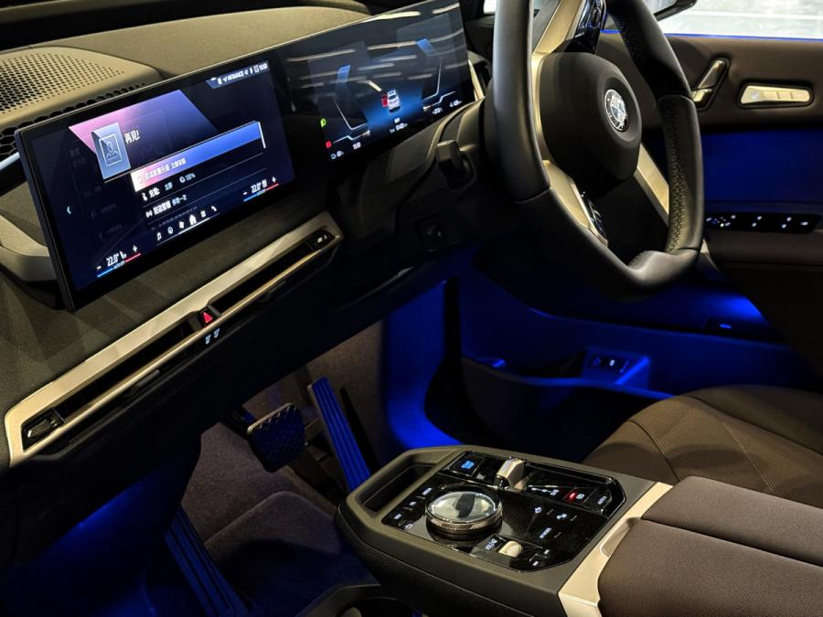 iX X Drive 45 - Image 5