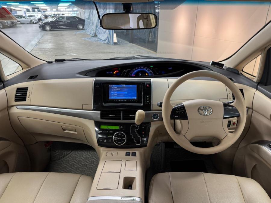 Estima Hybrid - Image 4