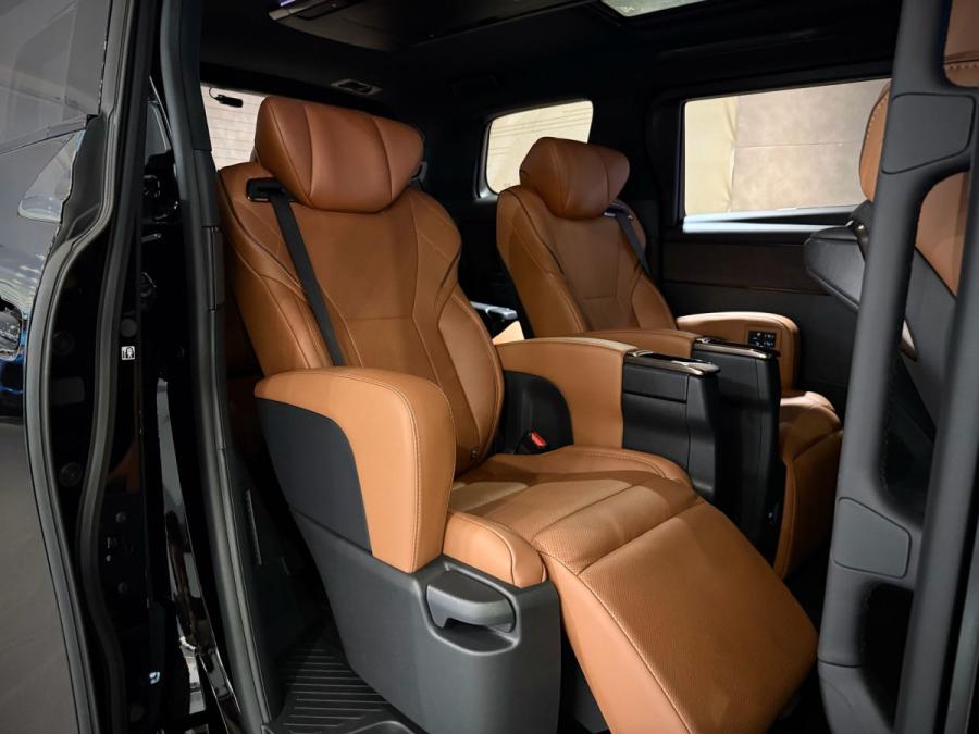 Vellfire 2.4T Z Premium - Image 9