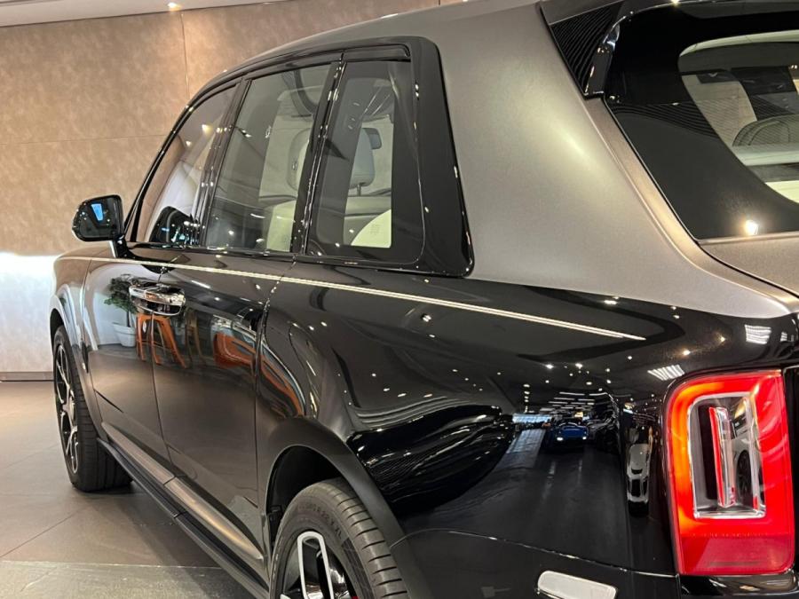 Cullinan Black Badge Edition - Image 4
