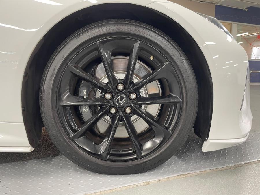 LC500h - Image 3