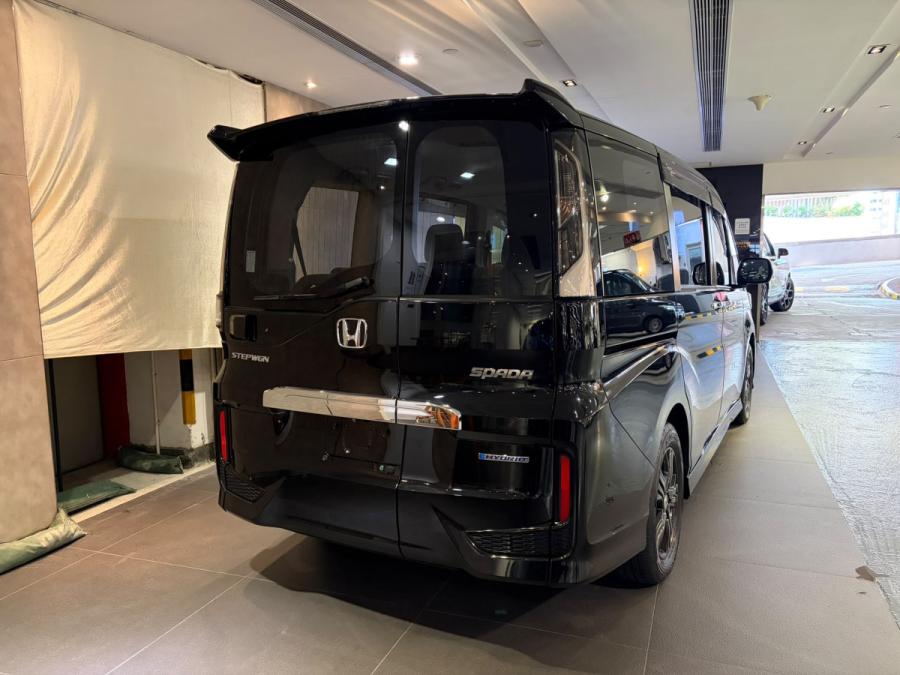 STEPWGN SPADA EX HYBRID BLACK STYLE - Image 2