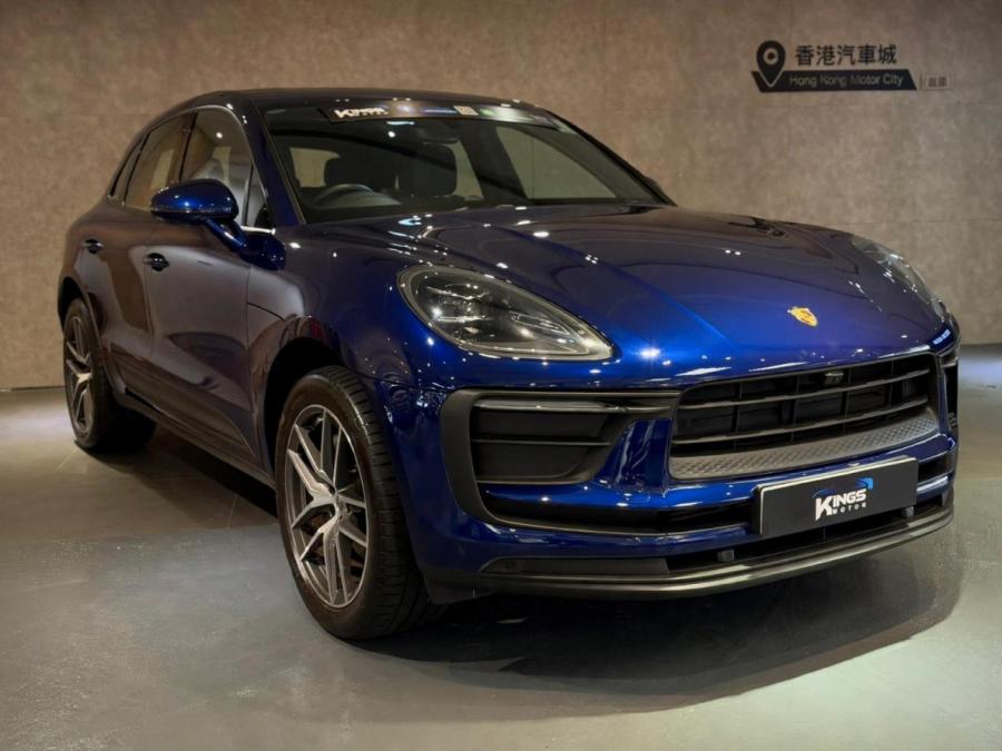 PORSCHE MACAN