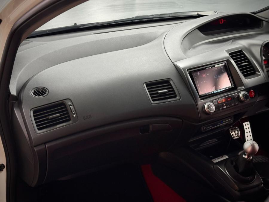 CIVIC TYPE R FD2 - Image 12