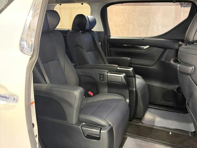 Alphard 2.5 - Image 8