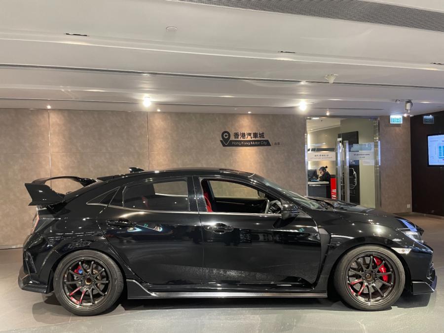 Civic type R FK8 - Image 2