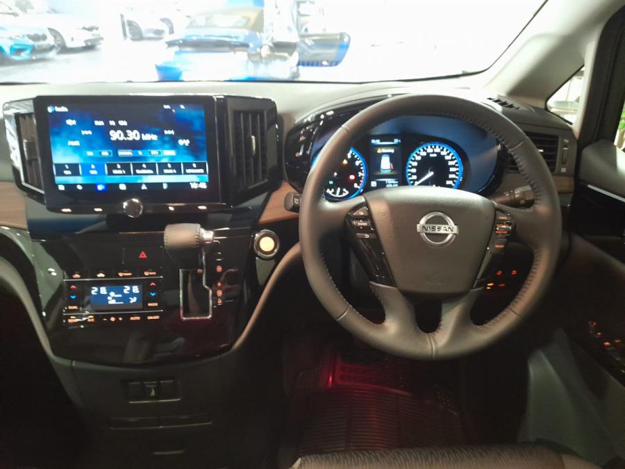 ELGRAND 2.5 Highway STAR - Image 9