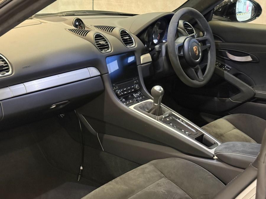 718 Cayman GT4 - Image 3