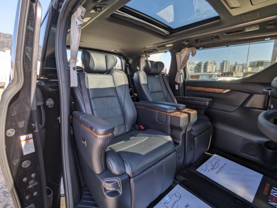 Alphard 3.5 Executive Lounge - Image 9