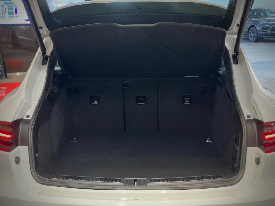 Macan Turbo - Image 12