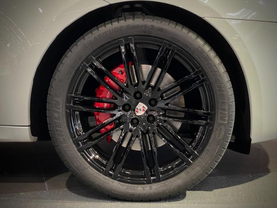 Macan Turbo - Image 4