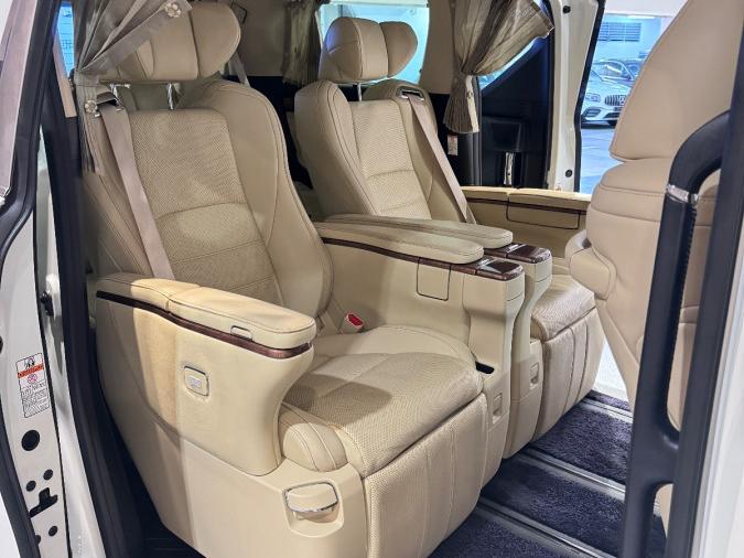 Alphard  Executive Lounge - Image 5