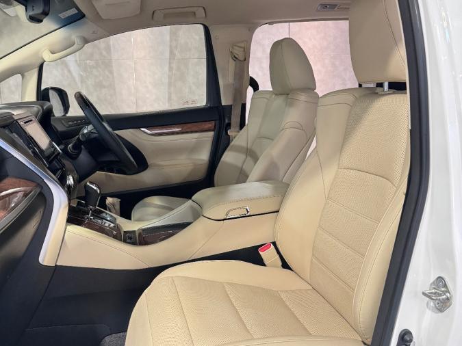 Alphard  Executive Lounge - Image 4