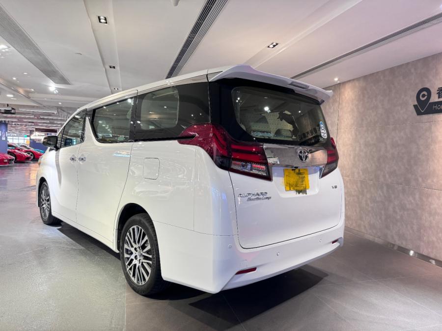 Alphard  Executive Lounge - Image 2