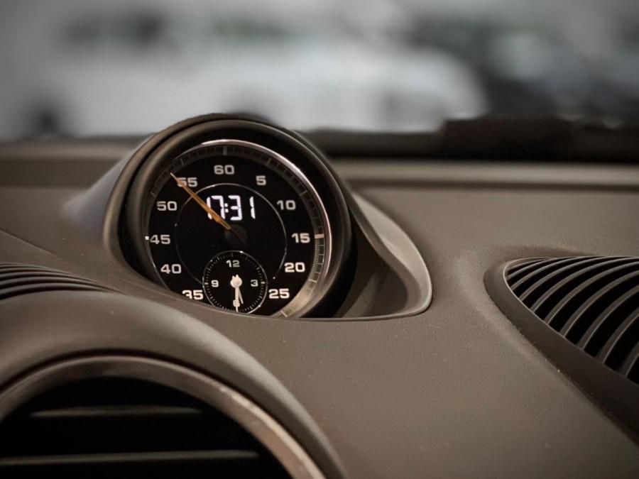 718 CAYMAN GT4 - Image 9