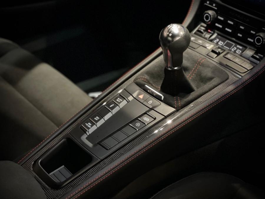 718 CAYMAN GT4 - Image 8