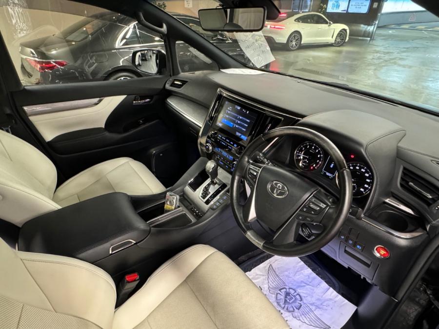 Vellfire 3.5 Exl Z TRD - Image 4