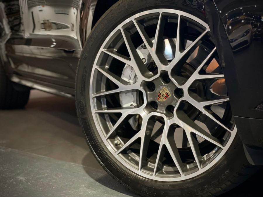 Macan Turbo - Image 5