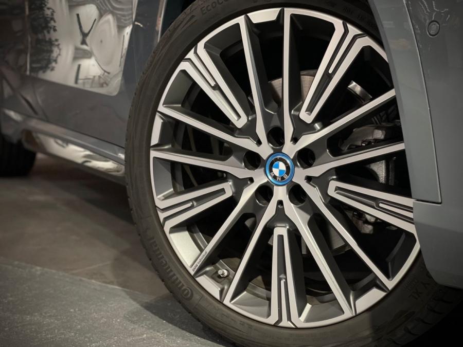 iX1 xdrive30 M Sport - Image 4