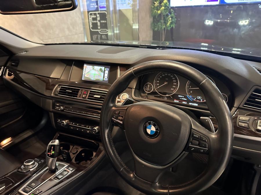 520i - Image 2