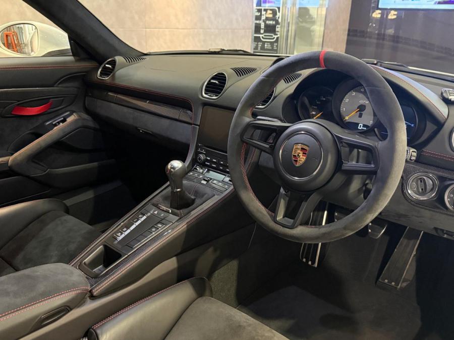 718 Cayman GT4 - Image 5