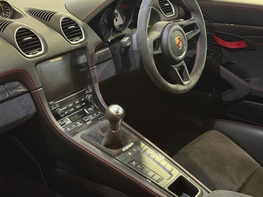 718 Cayman GT4 - Image 4