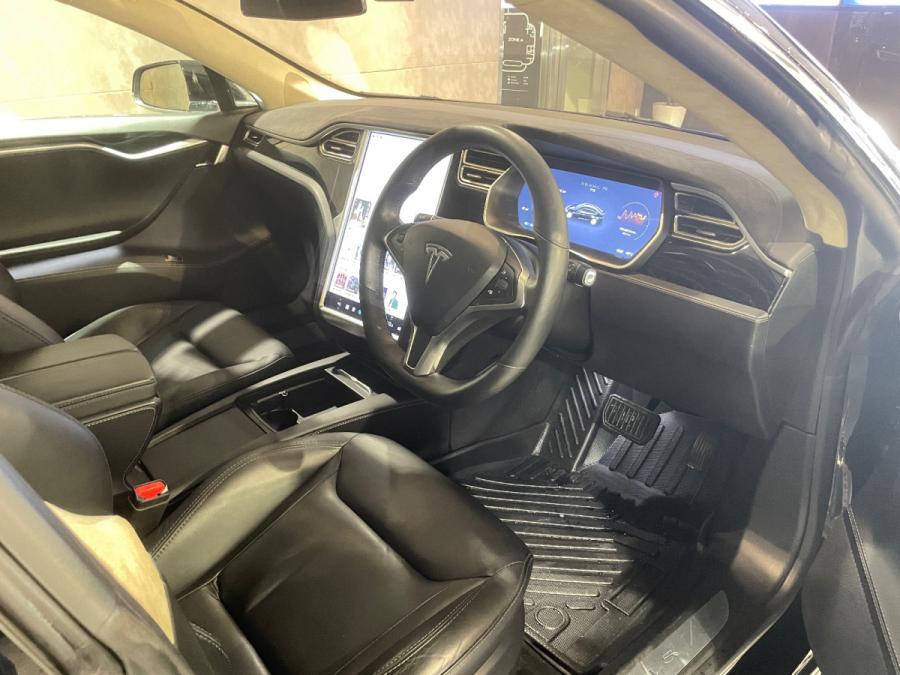 Model s (75) - Image 4