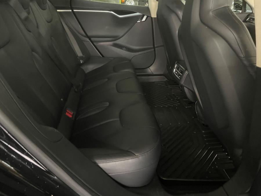 Model s (75) - Image 3