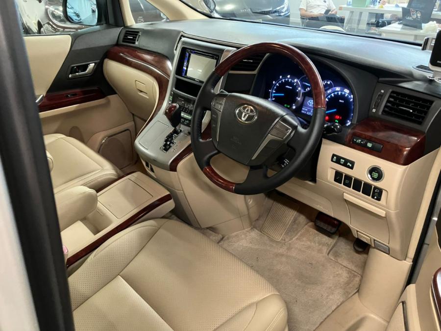 Alphard 3.5 - Image 3