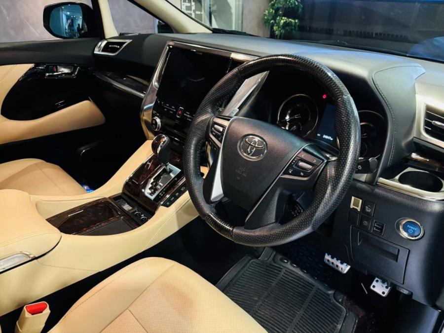 ALPHARD HYBRID FACELIFT - Image 3