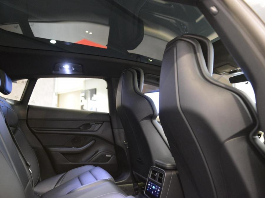 TAYCAN 4 CROSS TURISMO - Image 17