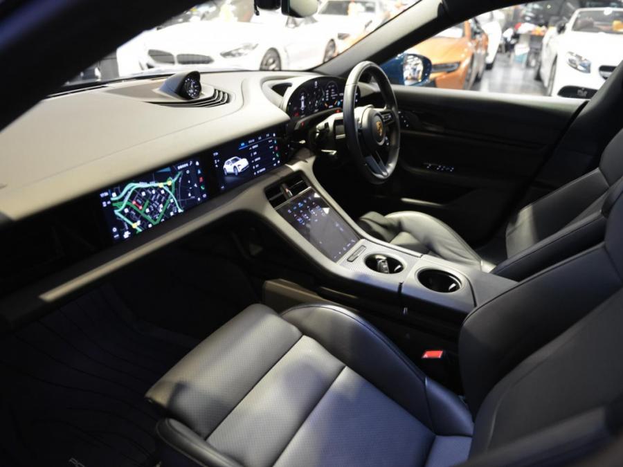 TAYCAN 4 CROSS TURISMO - Image 13