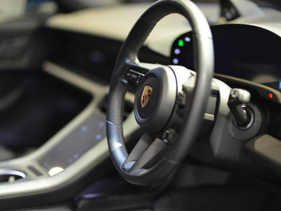 TAYCAN 4 CROSS TURISMO - Image 3