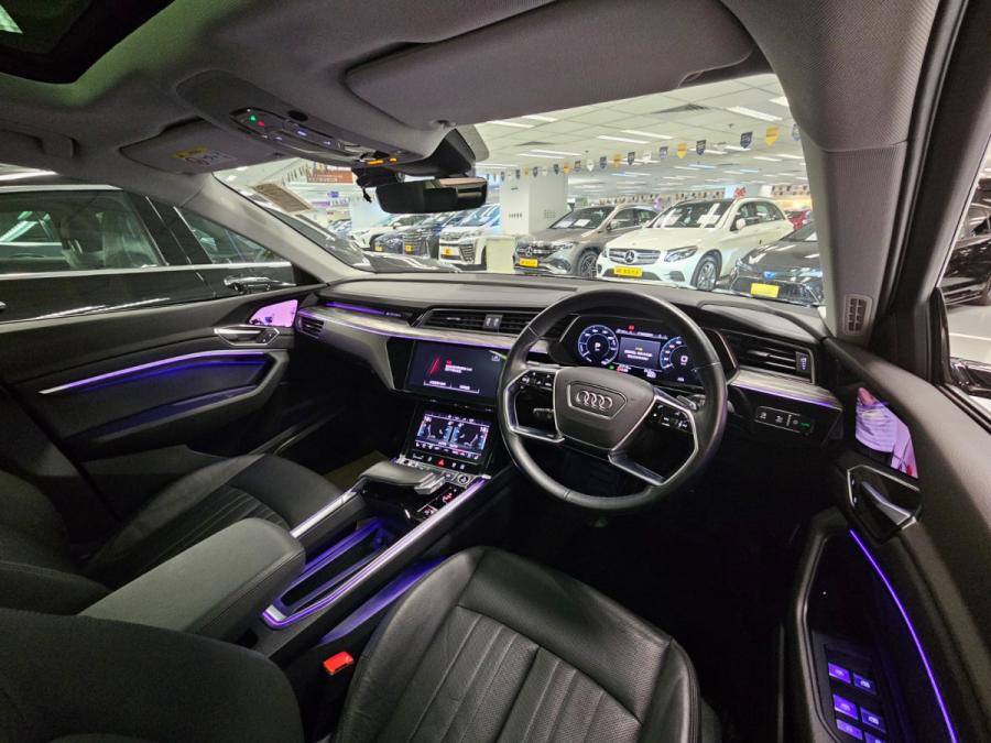 Q8 E-Tron 55 S Line Sportback - Image 4