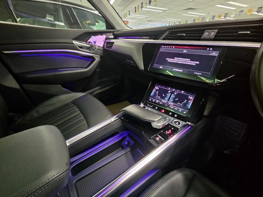 Q8 E-Tron 55 S Line Sportback - Image 6