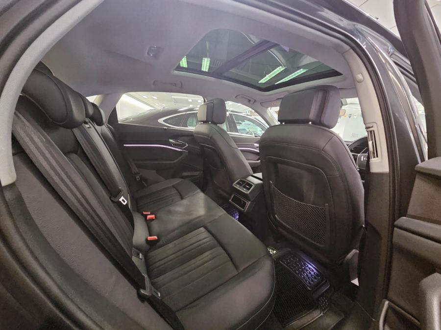 Q8 E-Tron 55 S Line Sportback - Image 5