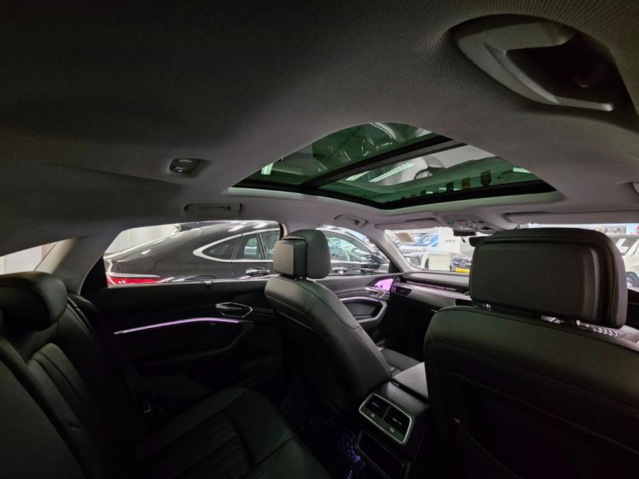 Q8 E-Tron 55 S Line Sportback - Image 7