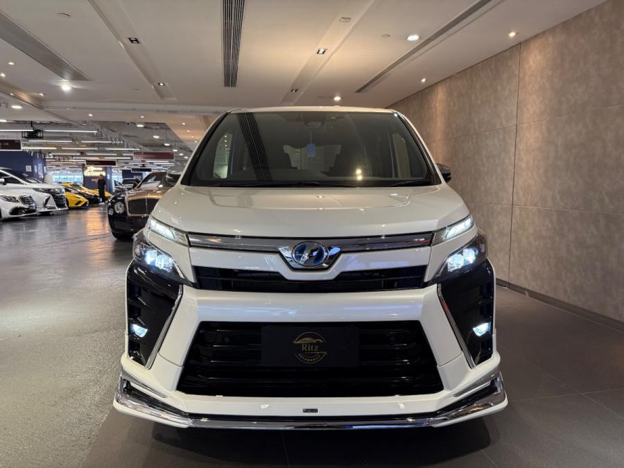 VOXY HYBRID ZS FACELIFT - Image 2