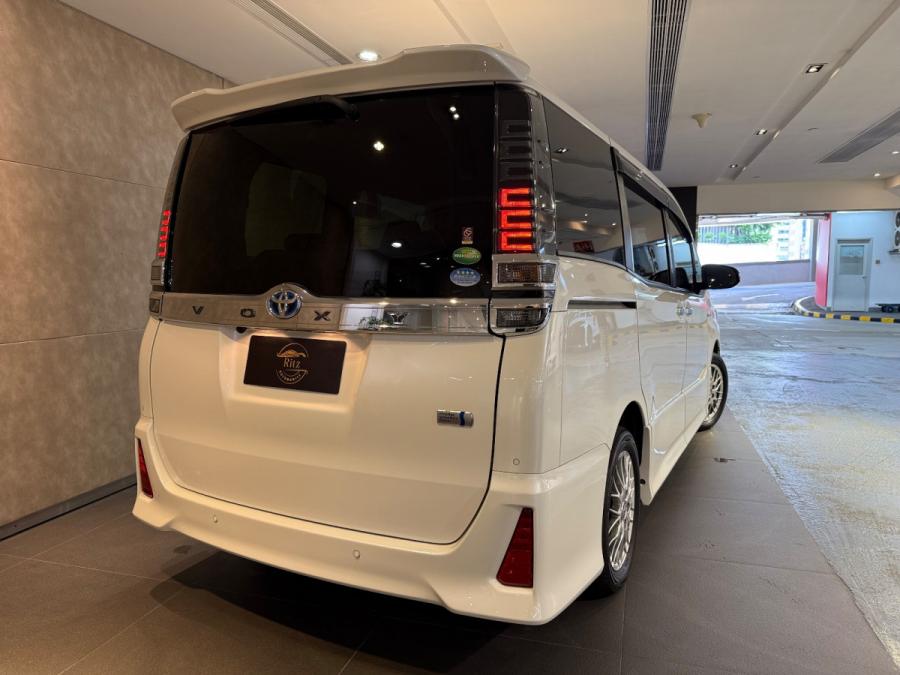 VOXY HYBRID ZS FACELIFT - Image 4